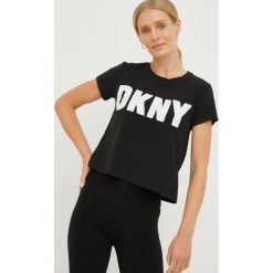 Dkny t-shirt damski kolor czarny. Czarne t-shirty DKNY, z aplikacjami, bez kołnierzyka, bez ramiączek. W wyprzedaży za 174.99 zł.