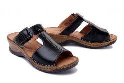 JOSEF SEIBEL 56687 61 000 Catalonia 87 schwarz, klapki damskie. Czarne klapki Josef Seibel, bez wzorów, ze skóry, bez obcasa, bez zapięcia. Za 299.90 zł.