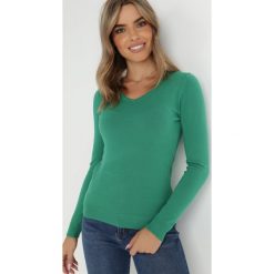 Zielony Sweter Seas. Zielone swetry Born2be, m, bez wzorów, casualowe, bez ramiączek. W wyprzedaży za 55.99 zł.