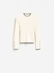 Sweter z ozdobnymi guzikami - kremowy. Białe swetry Reserved, l, bez wzorów, z dzianiny, bez ramiączek. Za 119.99 zł.