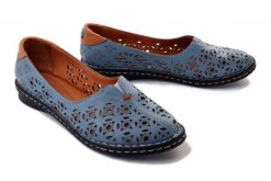 ARTIKER RELAKS 48C0603 blue, półbuty damskie. Niebieskie półbuty wsuwane Artiker Relaks, na lato, w ażurowe wzory, z gumy, bez obcasa. Za 229.90 zł.