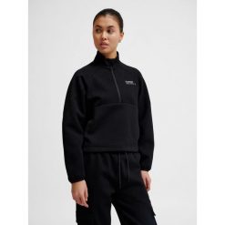 Damska bluza z zamkiem błyskawicznym Hummel Tech Fleece Boxy. Czarne bluzy Hummel, na zimę, s, bez wzorów, eleganckie, bez ramiączek, bez kaptura. Za 303.00 zł.