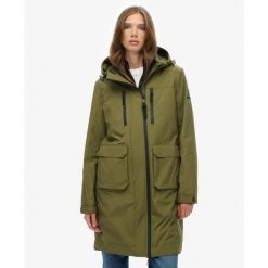 Parka damska z kapturem Superdry Longline. Zielone płaszcze Superdry, na zimę, bez wzorów, z kapturem. Za 633.55 zł.