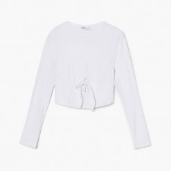 Biała bluzka z wiązaniem - Biały. Białe bluzki Cropp, l, bez wzorów, z dzianiny, bez kołnierzyka, bez ramiączek. Za 69.99 zł.