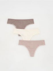 Majtki typu stringi z koronką 3 pack - brudny róż. Czerwone stringi Reserved, bez wzorów, z koronki. Za 59.99 zł.