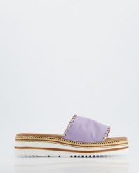 FIOLETOWE KLAPKI 261601 VIOLET. Fioletowe klapki Venezia, bez wzorów, ze skóry, bez obcasa, bez zapięcia. Za 149.00 zł.