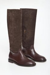 Kozaki damskie zamszowe BALDININI. Kozaki Baldinini, bez wzorów, z zamszu, bez obcasa, bez zapięcia. Za 2,989.00 zł.