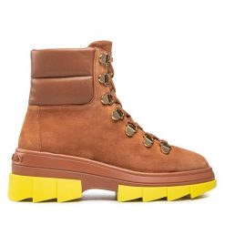 Trapery Stuart Weitzman. Brązowe traperki Stuart Weitzman, bez wzorów, bez obcasa, bez zapięcia. Za 3,449.00 zł.