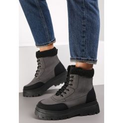 Czarne Traperki z Futerkiem Eidenope. Czarne traperki Renee, bez wzorów, eleganckie, bez obcasa, bez zapięcia. W wyprzedaży za 63.99 zł.
