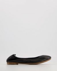 KLASYCZNE BALERINY 041100 BLACK. Czarne baleriny Venezia, bez wzorów, ze skóry, klasyczne, bez obcasa, bez zapięcia. Za 229.00 zł.