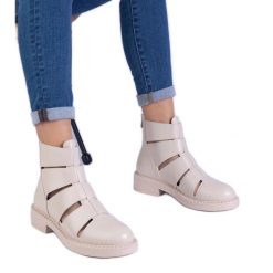 Beżowe botki z ekoskóry z wycięciami na płaskim obcasie beżowy. Brązowe botki w ażurowe wzory, ze skóry, eleganckie, z okrągłym noskiem, za kostkę, bez obcasa, na płaskiej podeszwie, bez zapięcia. Za 82.56 zł.