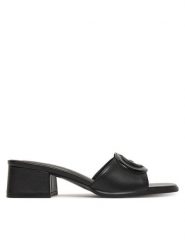 Guess Klapki FLJCNN LEP03 Czarny. Czarne klapki Guess, z aplikacjami, ze skóry, bez obcasa, bez zapięcia. Za 449.99 zł.