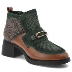 Botki damskie Maciejka, skórzane licowe na klocku z broszką i zapinane na zamek, rude, A6747-29-00-8. Brązowe botki Maciejka, z aplikacjami, ze skóry, eleganckie, bez obcasa, na obcasie, bez zapięcia. Za 289.00 zł.