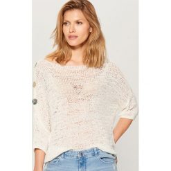 Ażurowy sweter oversize - Kremowy. Swetry marki Mohito. Za 99.99 zł.