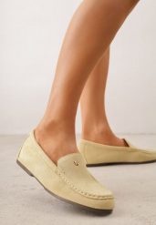 Żółte Mokasyny VICES ze Skórzaną Wkładką i Metalową Ozdobą Aquilin. Żółte mokasyny Born2be, z aplikacjami, z materiału, z okrągłym noskiem. Za 89.99 zł.