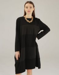 CZARNA SUKIENKA. Czarne sukienki Unisono, l, bez wzorów, z bawełny, bez kołnierzyka, bez ramiączek. Za 179.00 zł.