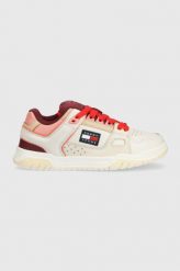Tommy Jeans sneakersy skórzane kolor beżowy. Brązowe buty sportowe lifestyle Tommy Jeans, bez wzorów, z jeansu, sportowe, z okrągłym noskiem, bez zapięcia. W wyprzedaży za 429.99 zł.