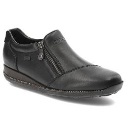 Czarne Półbuty Rieker Wygodne Buty Damskie. Czarne półbuty wsuwane Rieker, bez wzorów, z gumy, bez obcasa, na płaskiej podeszwie. Za 319.00 zł.