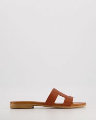 SKÓRZANE KLAPKI 999 VACC CUOIO. Klapki Venezia, bez wzorów, ze skóry, bez obcasa, bez zapięcia. Za 249.00 zł.