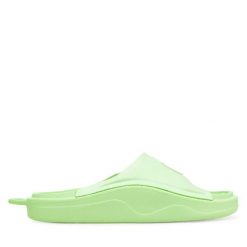 Klapki adidas. Zielone klapki adidas, bez wzorów, sportowe, bez obcasa, bez zapięcia. Za 277.99 zł.