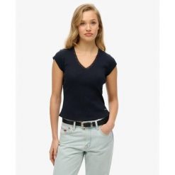 T-shirt z dekoltem w serek i koronkowym wykończeniem dla kobiet Superdry Athleti. Niebieskie t-shirty sportowe Superdry, bez wzorów, z koronki, bez ramiączek. Za 127.20 zł.