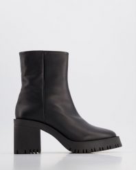 BOTKI NA OBCASIE 0431321015D L BL. Botki Venezia, bez wzorów, ze skóry, bez obcasa, na obcasie, bez zapięcia. Za 299.00 zł.