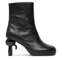 Botki KARL LAGERFELD. Czarne botki KARL LAGERFELD, bez wzorów, bez obcasa, na szpilce, bez zapięcia. Za 629.99 zł.