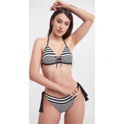 Dół od bikini Kate TESSY BEACHWEAR. Białe bikini Tessy Beachwear, bez wzorów, z tkaniny. Za 239.00 zł.