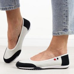 Białe NV ażurowe skórzane baleriny damskie T.Sokolski 600. Białe baleriny Sokolski, w ażurowe wzory, ze skóry, klasyczne, bez obcasa, bez zapięcia. Za 159.00 zł.