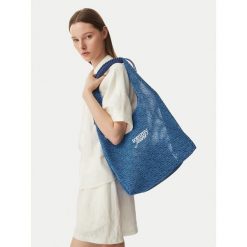 Torebka Tommy Jeans. Niebieskie torebki klasyczne Tommy Jeans, bez wzorów, z jeansu, klasyczne, bez dodatków. Za 529.99 zł.