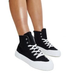 Czarne wysokie trampki Vinka. Czarne trampki bez wzorów, eleganckie, przed kolano, bez zapięcia. Za 81.83 zł.