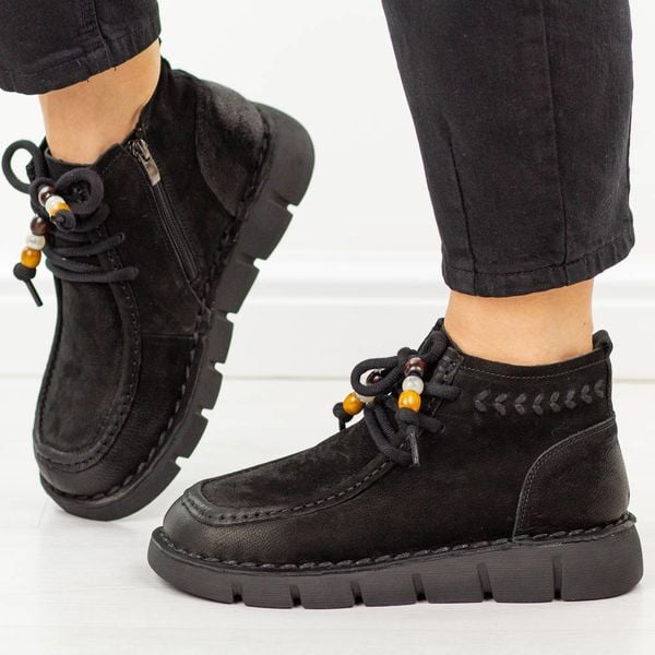 Czarne skórzane botki damskie Cambell 98342. Czarne botki Cambell, bez wzorów, z dzianiny, eleganckie, z okrągłym noskiem, bez obcasa, bez zapięcia. Za 339.00 zł.