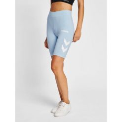Szorty damskie Hummel Legacy. Niebieskie szorty sportowe Hummel, bez wzorów, z dżerseju, na fitness i siłownię. W wyprzedaży za 82.50 zł.