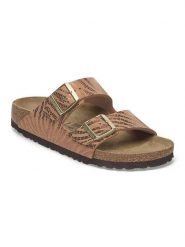 Birkenstock Klapki "Arizona" w kolorze jasnobrązowym rozmiar: 37. Brązowe klapki Birkenstock, bez wzorów, klasyczne, z otwartym noskiem, bez obcasa, bez zapięcia. Za 253.54 zł.