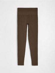 Prążkowane legginsy basic - brązowy. Brązowe legginsy Sinsay, bez wzorów, prążkowane. Za 39.99 zł.
