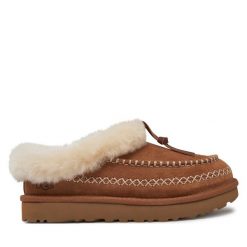 Śniegowce Ugg. Brązowe śniegowce UGG, bez wzorów, bez zapięcia. Za 649.99 zł.