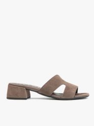 Ciemnobrązowe klapki na niewielkim obcasie. Szare klapki Ryłko, bez wzorów, ze skóry, eleganckie, z okrągłym noskiem, bez obcasa, na obcasie, bez zapięcia. Za 299.99 zł.