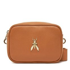 Torebka Patrizia Pepe. Brązowe listonoszki Patrizia Pepe, bez wzorów, bez dodatków. Za 469.99 zł.