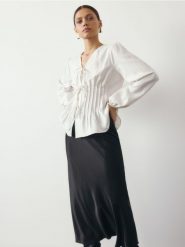 Bluzka z lyocellem - biały. Białe bluzki Reserved, l, bez wzorów, z lyocellu, bez kołnierzyka, bez ramiączek. Za 159.99 zł.