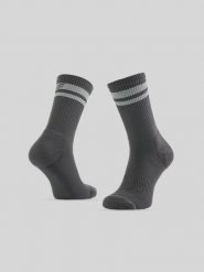 4F Skarpetki do biegania długie damskie - czarne 39-42. Czarne skarpetki 4f, bez wzorów. Za 39.99 zł.