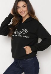 Czarna Bluza z Bawełną i Kapturem Ozdobiona Napisem Zalabina. Czarne bluzy Born2be, l, z aplikacjami, z bawełny, bez ramiączek, z kapturem. W wyprzedaży za 72.24 zł.