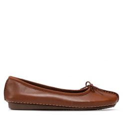 Baleriny Clarks. Brązowe baleriny Clarks, bez wzorów, bez obcasa, bez zapięcia. Za 259.99 zł.