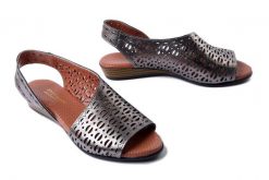 ARTIKER RELAKS 56C2554 srebrny, sandały damskie. Szare sandały Artiker Relaks, bez wzorów, eleganckie, bez obcasa, na koturnie, bez zapięcia. Za 136.43 zł.