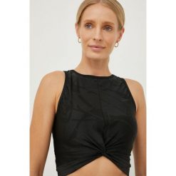 Reebok top treningowy Yoga Shiny Scribble kolor czarny. Czarne topy Reebok, l, bez wzorów, z dzianiny, bez kołnierzyka, bez ramiączek. Za 159.99 zł.