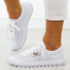 Białe ażurowe półbuty damskie Potocki 16346. Białe półbuty wsuwane POTOCKI, na lato, z aplikacjami, z jeansu, biznesowe, bez obcasa, na płaskiej podeszwie. W wyprzedaży za 122.32 zł.