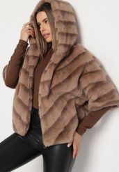 Beżowa Kurtka Futerko Oversize z Kapturem i Rękawami 3/4 Idanne. Brązowe kurtki Born2be, m, bez wzorów, z futra, eleganckie, z kapturem. Za 319.99 zł.