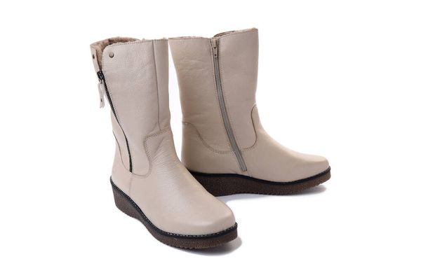 RIEKER Y4653-60 beige, kozaki damskie. Brązowe kozaki Rieker, na zimę, bez wzorów, z wełny, bez obcasa, na koturnie, bez zapięcia. Za 449.90 zł.