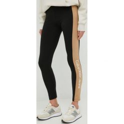 Calvin Klein Jeans legginsy damskie kolor czarny gładkie. Czarne legginsy Calvin Klein Jeans, bez wzorów, z dzianiny. W wyprzedaży za 264.99 zł.