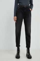 Mustang jeansy Moms damskie high waist. Czarne jeansy Mustang, bez wzorów, z bawełny, z podwyższonym stanem. W wyprzedaży za 236.99 zł.