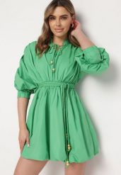 Zielona Sukienka Adousa. Zielone sukienki Born2be, m, bez wzorów, z gumy, klasyczne, bez kołnierzyka, bez ramiączek, mini, bombki. Za 319.99 zł.